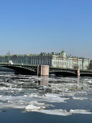 Загадочные моменты реки Невы на фото