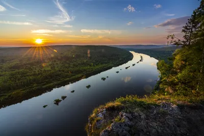 Фон реки Вишера на мак