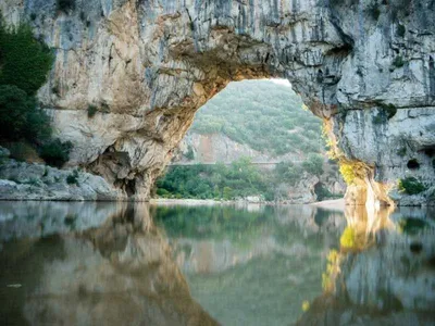 Загадочные воды реки Рейн во Франции - на фото