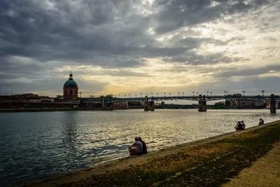 Фото реки Гаронна - приглашение в удивительный мир воды