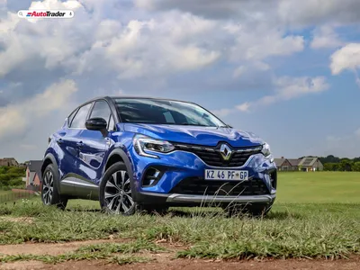 Фото Renault Captur 2023 на фоне гор