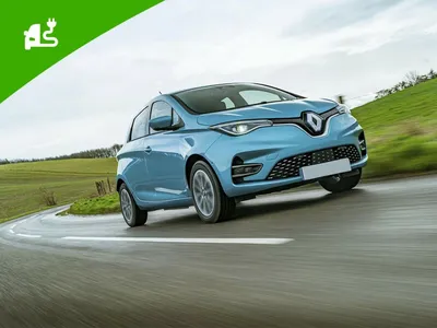 Фото Renault Zoe 2023 на фоне зданий