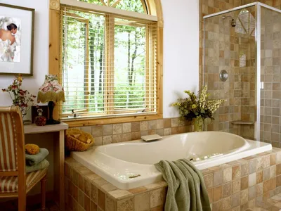 Фото римских штор в ванной комнате с разными комбинациями материалов