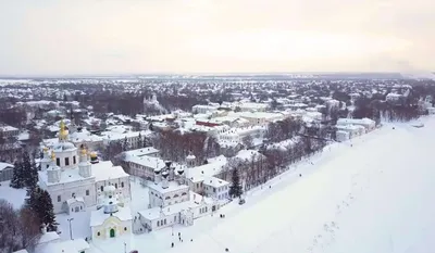 Устюг - место, где встречаются сказочные персонажи, на фото