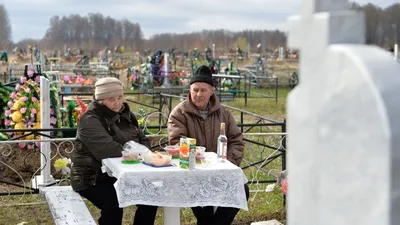 Уникальные моменты Родительской субботы перед Троицей: фотографии, переносящие в прошлое