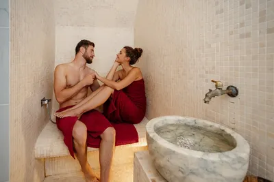 Фото романтической ванны с использованием натуральных материалов
