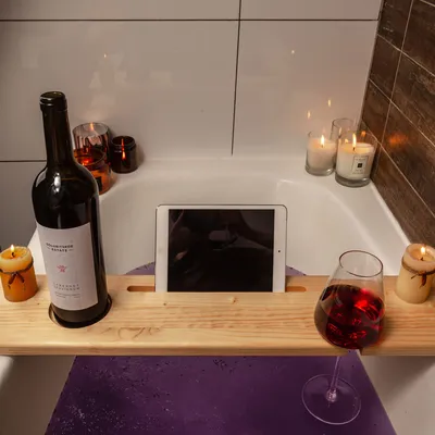 Фотография романтического вечера в ванной в формате 4K