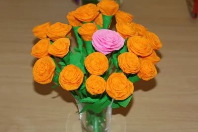 Изображение розы из дерева с использованием техники декупажа