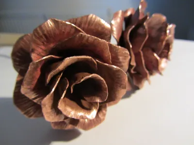 Фото розы, выполненной в стиле скандинавского дизайна