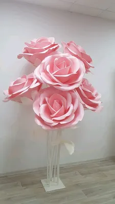 Фотография розы из изолона с подробными текстурами лепестков