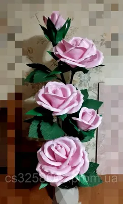 Фото розы из изолона с нежным оттенком цвета