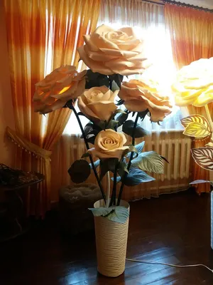 Фотография розы из изолона с эффектом чёрно-белого изображения