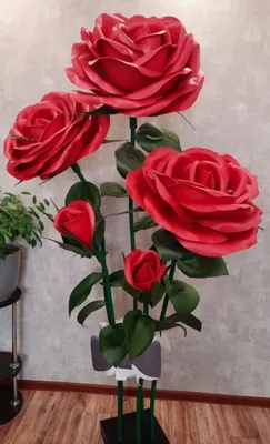 Фото розы из изолона на фоне природы