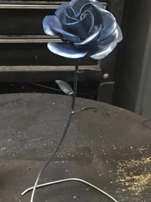 Уникальные фотографии металлической розы в разных форматах