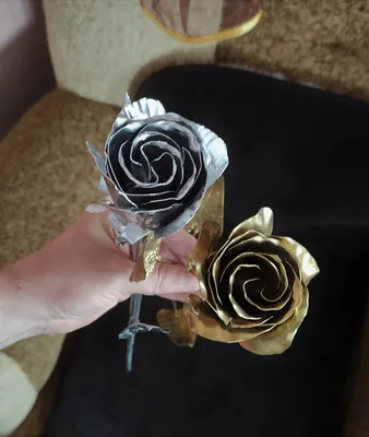 Фото невероятно красивой металлической розы