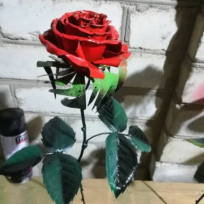Фото, показывающие изысканную металлическую розу
