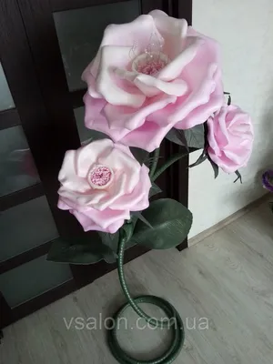 Романтическая картинка розового светильника, идеальная для фотоальбомов и дизайнерских проектов