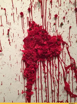 Изображение розы, напоминающее струящуюся кровь, в формате webp
