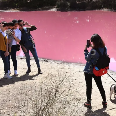 Необыкновенное Розовое озеро: магия водных красок