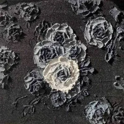Роза в черно-белом исполнении на фото