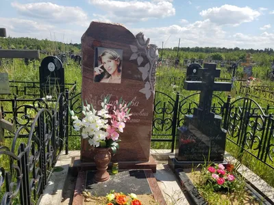 [43+] Розы из гранита фото