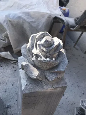 Фотка розы из гранита, можно скачать в png