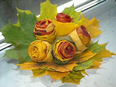 Фото: розы из кленовых листьев, доступные для скачивания