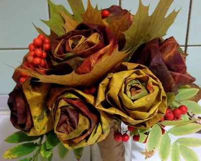Идеальная красота: фото роз из кленовых листьев для любого формата