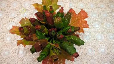 Фото роз: образцовые изображения роз из кленовых листьев