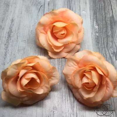 Прекрасные розы из ткани на фотографии