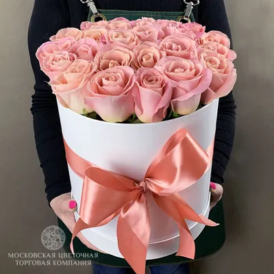 Розы в шляпной коробке - нежные цветы на вашем столе