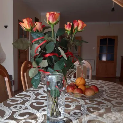 Фото роз в вазе – размер изображения на выбор