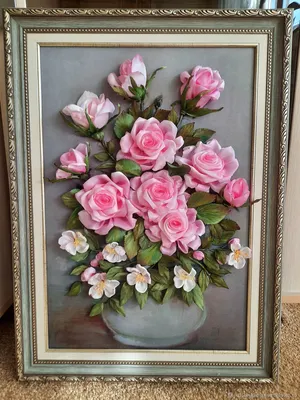 Фотография изысканных роз, украшенных лентами, в формате jpg