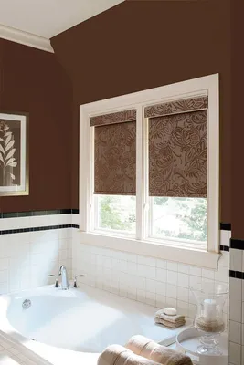 Рулонные шторы в ванной: практичность и стиль в одном решении