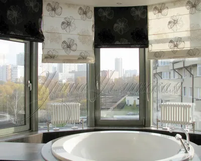 Рулонные шторы в ванной фотографии