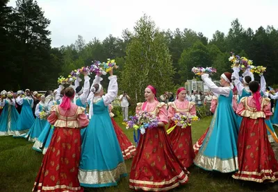 Отражение красоты народа: серия фотографий русских народных танцев