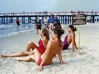 Удивительные моменты: русские женщины на пляже в объективе камеры