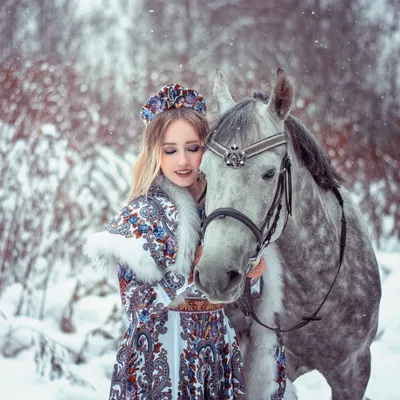 Зимняя эстетика: Русские дамы на фотографиях в различных форматах