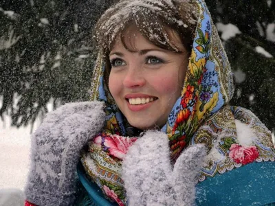 Русские красавицы под снежными орнаментами: фото в JPG!