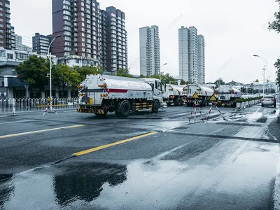 Фото: Машинный путь в яркое время суток