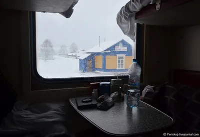 Зимние виды за окном поезда: размер и формат на ваш выбор