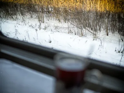 Зимнее вдохновение: фото из окна проходящего поезда