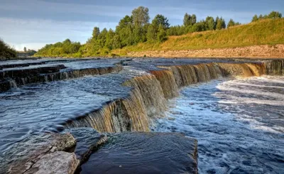 Фон с изображением Саблинских водопадов для iPhone