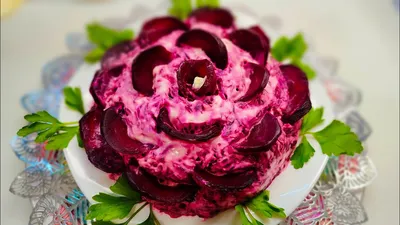 Уникальное изображение Салата черная роза с каплями росы