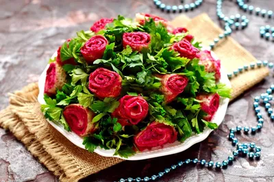 Салат розы из блинов: фото наслаждения вкусом и внешним видом