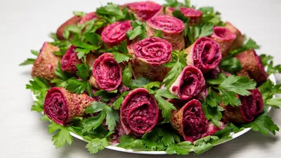 Фото салата розы: творение в изящной форме