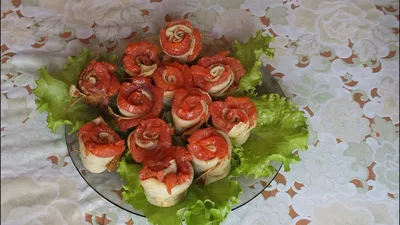 Изображение салата розы из блинов с ягодным ароматом