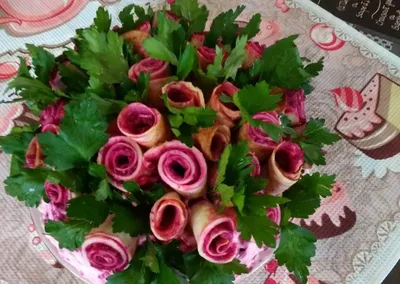 Салат розы из блинов: фото изысканной гастрономии
