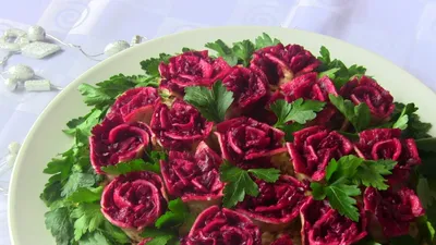 Салат розы из блинов: кулинарное произведение искусства