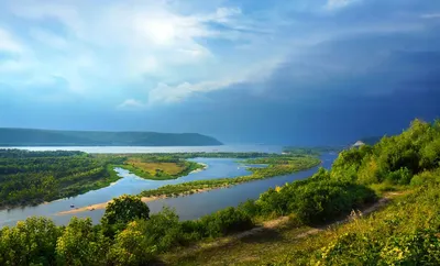 Конечно! Вот список уникальных и привлекательных заголовков для фотографий на тему Самая большая река в мире в категории Реки: